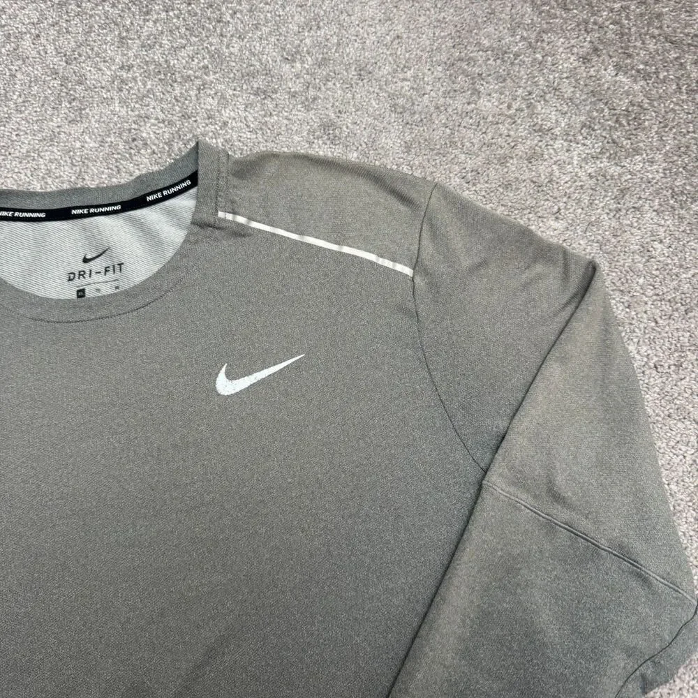 Nike Dri-Fit Running Long Sleeve Activewear T-Shirt Mens XL Gray Reflective Tee
